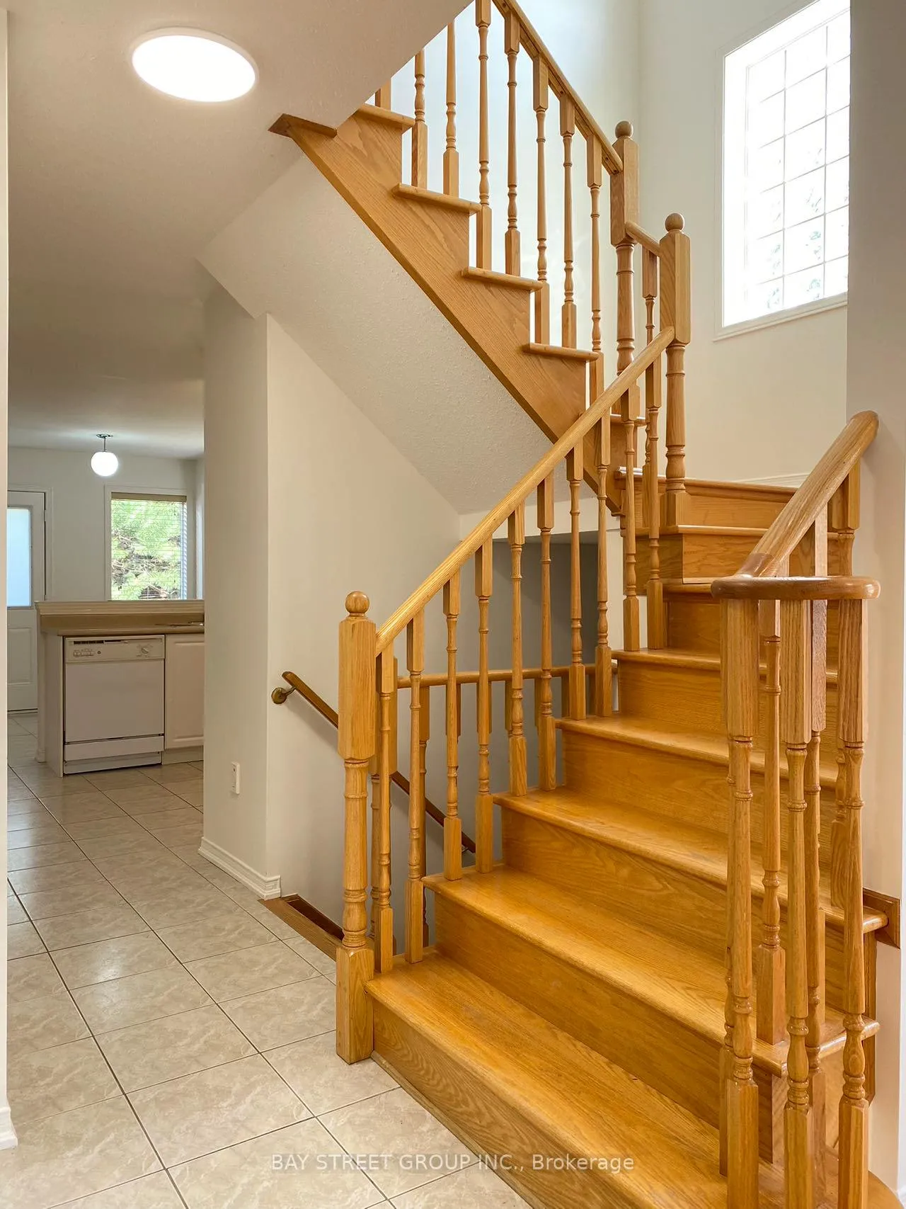 Photo 5 of 39 Levellands Crescent, Richmond Hill, Langstaff — HOMEH