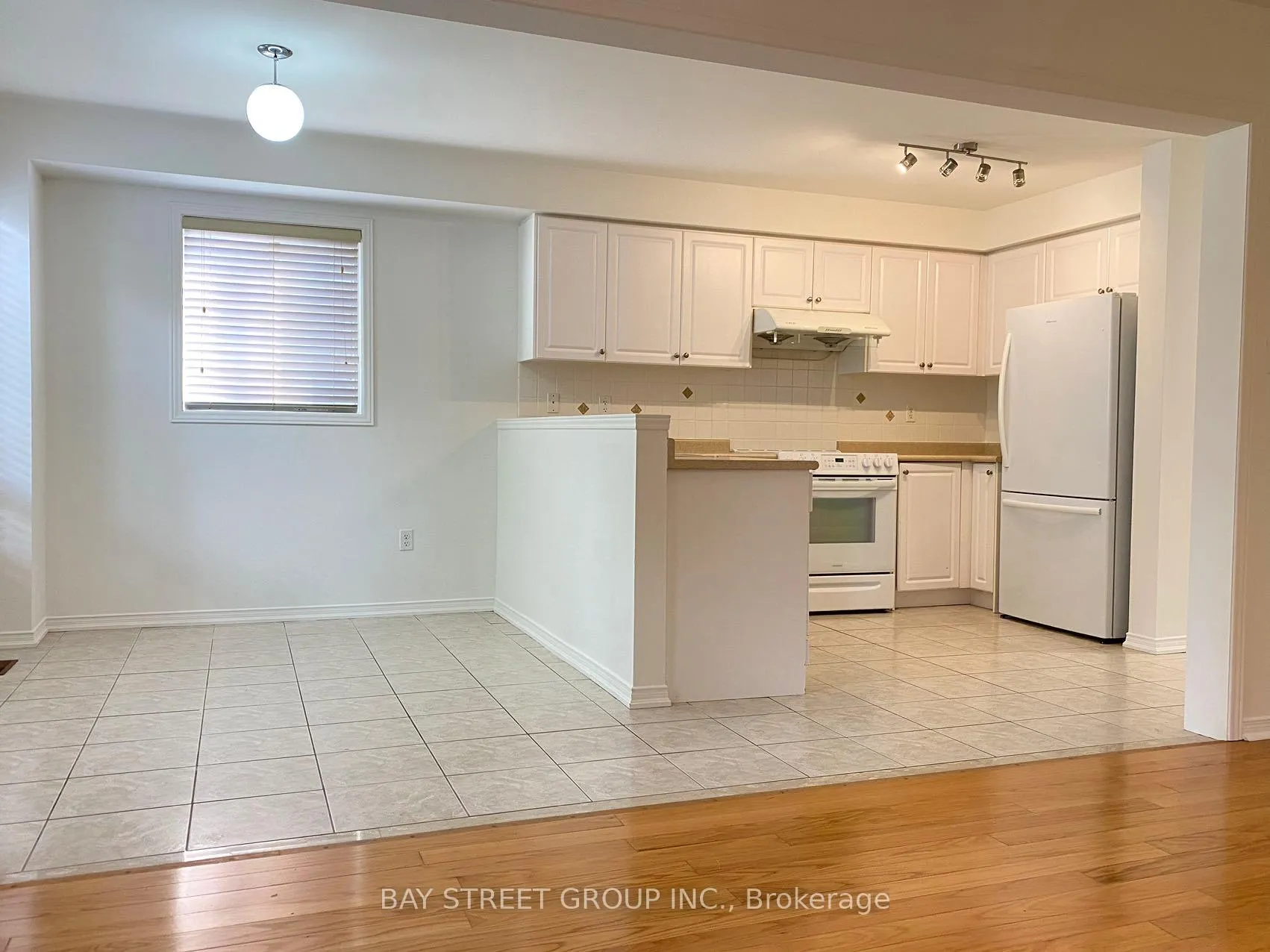 Photo 7 of 39 Levellands Crescent, Richmond Hill, Langstaff — HOMEH