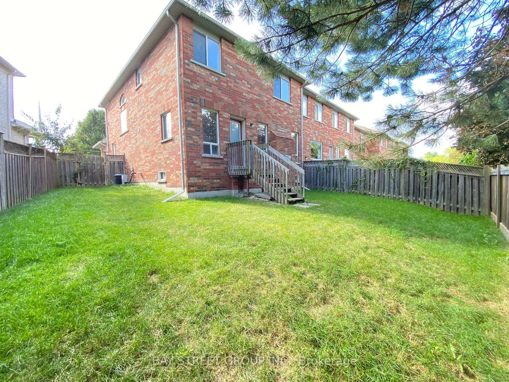 Photo 26 of 39 Levellands Crescent, Richmond Hill, Langstaff — HOMEH