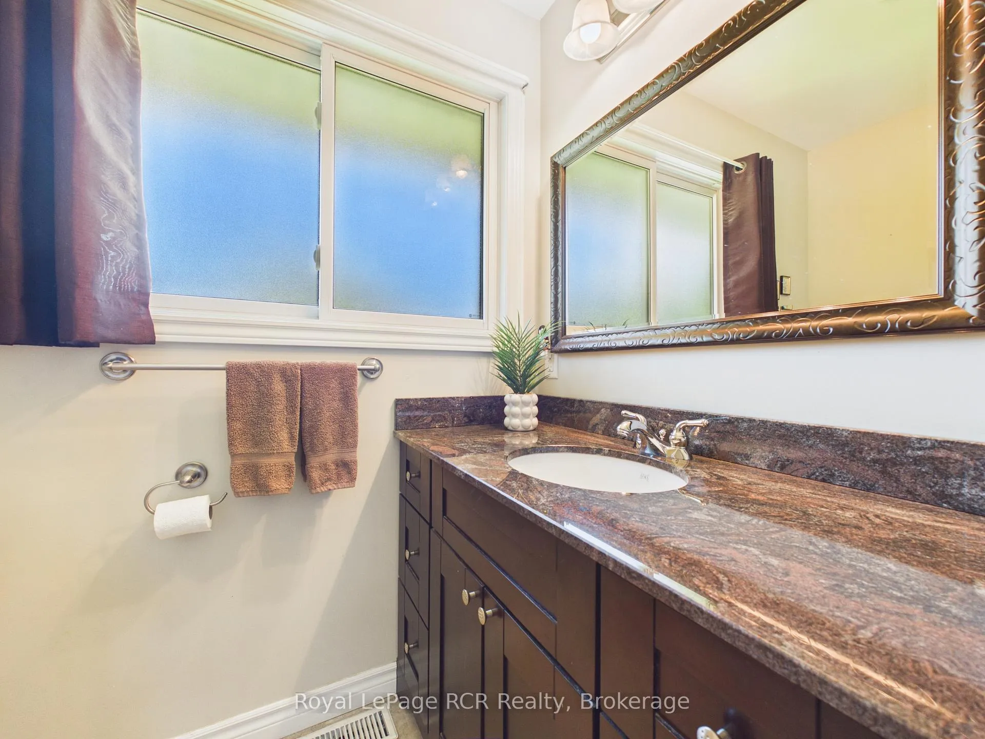 Photo 19 of 1735 6th Avenue E, Owen Sound — HOMEH