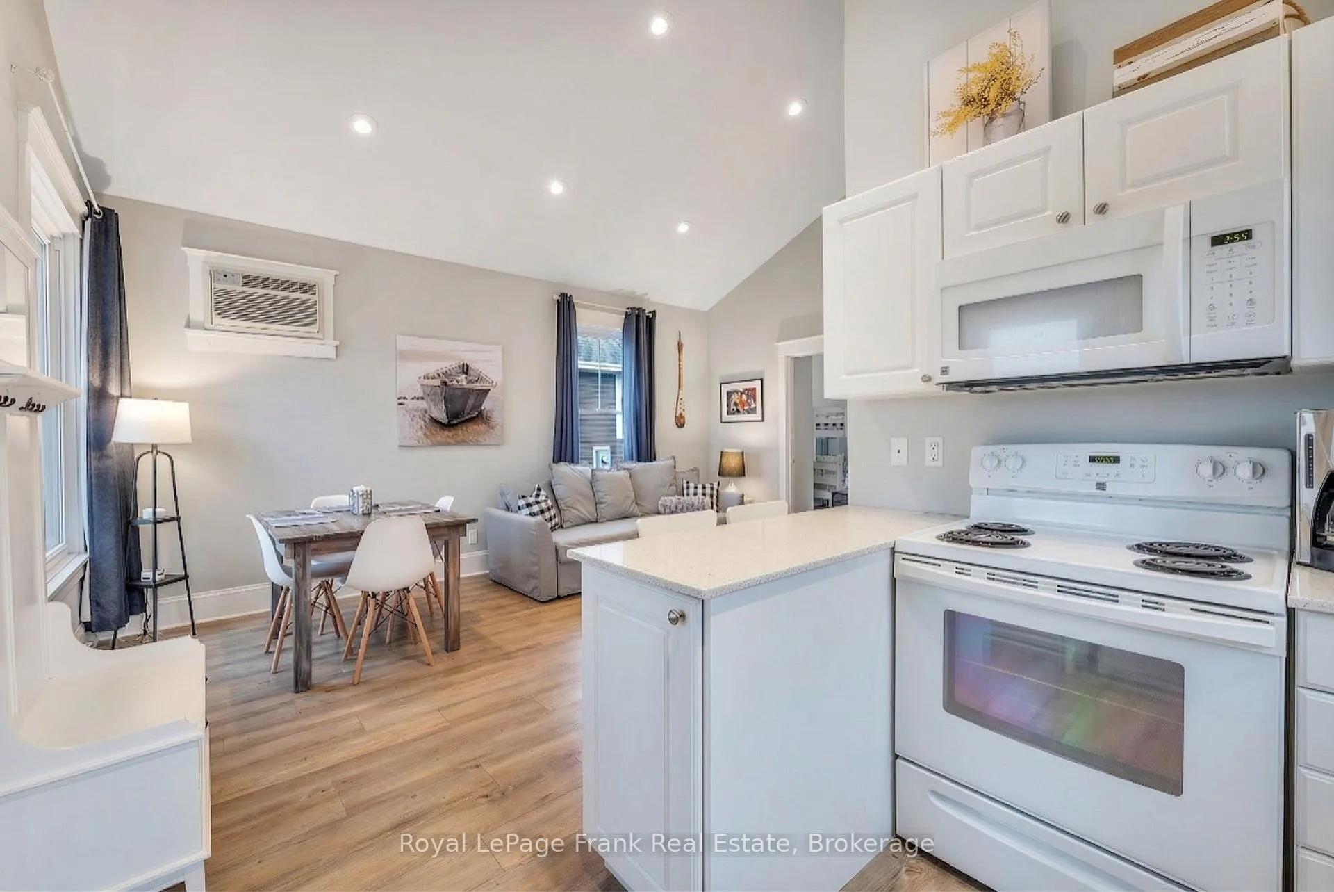 Photo 4 of Unit 143, 6 Farm View Lane, Prince Edward County, Athol Ward — HOMEH