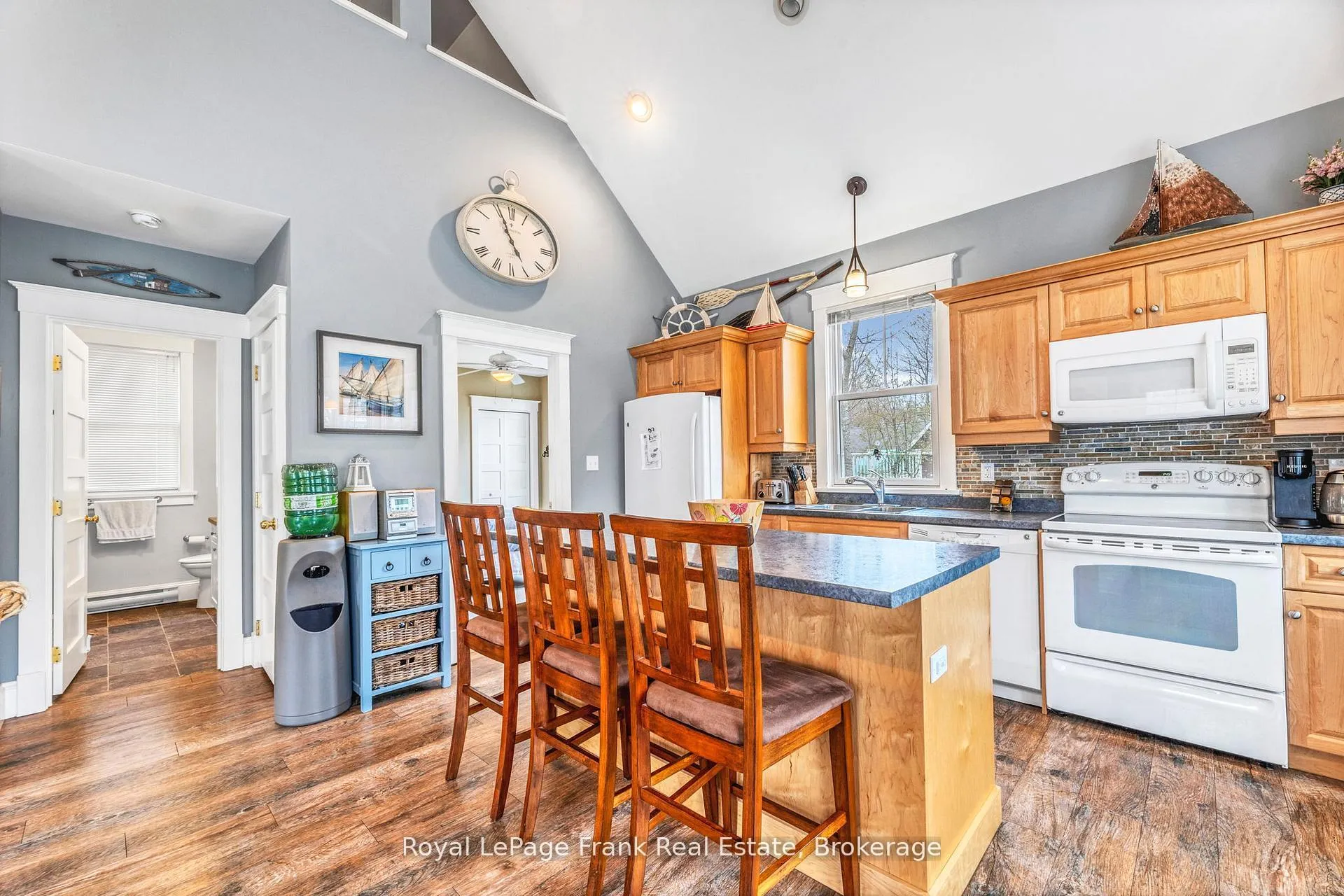 Photo 7 of Unit 182, 3 Farm View Lane, Prince Edward County, Athol Ward — HOMEH