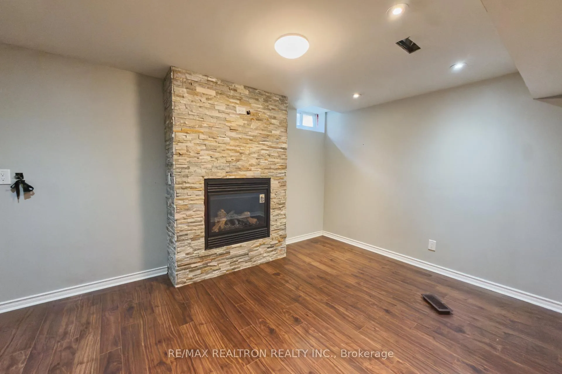 Photo 9 of Unit (BASEMENT), 125 Decourcy-Ireland Circle, Ajax, Northeast Ajax — HOMEH