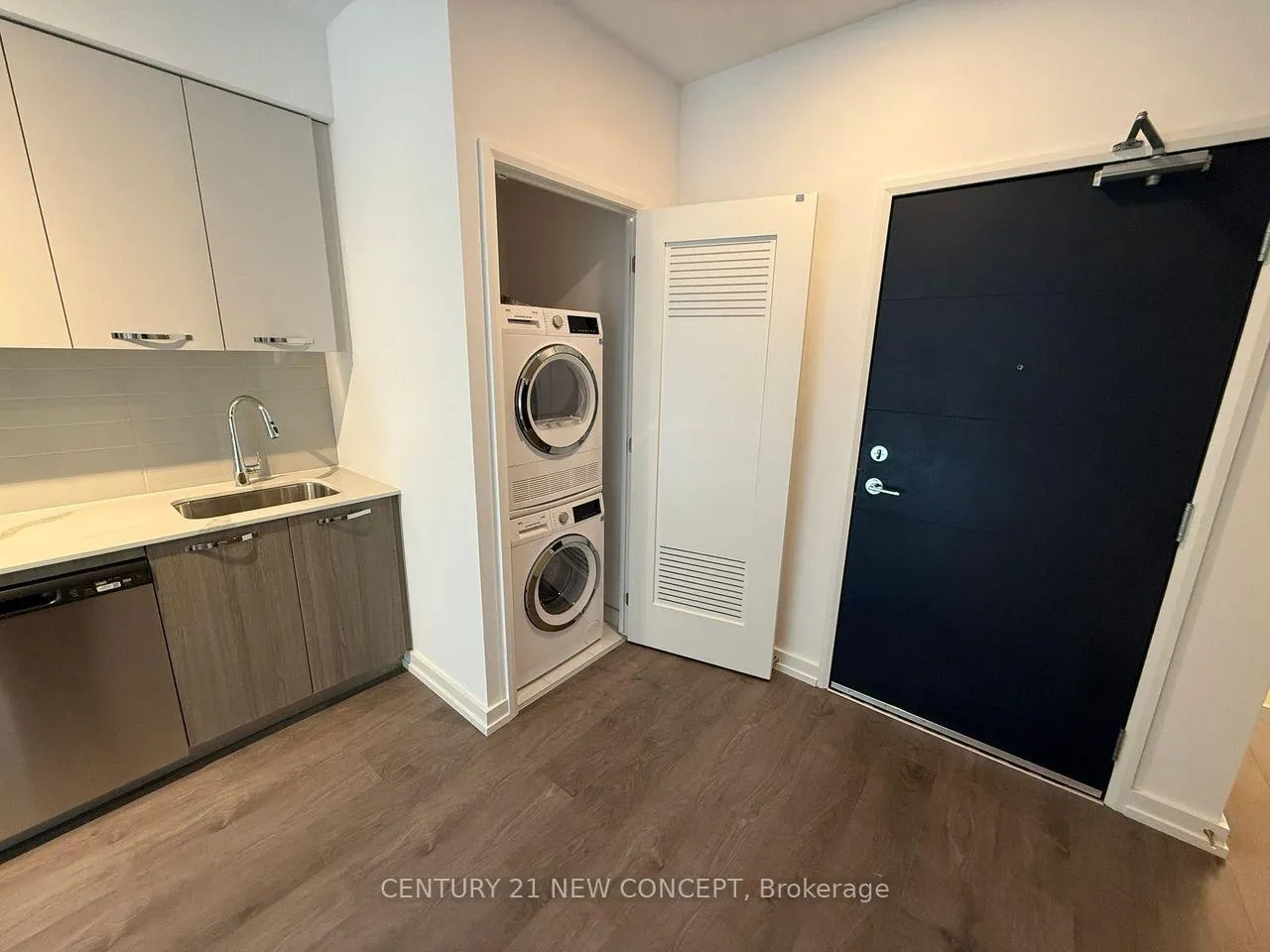Photo 5 of Unit 416, 75 James Street S, Hamilton, Corktown — HOMEH