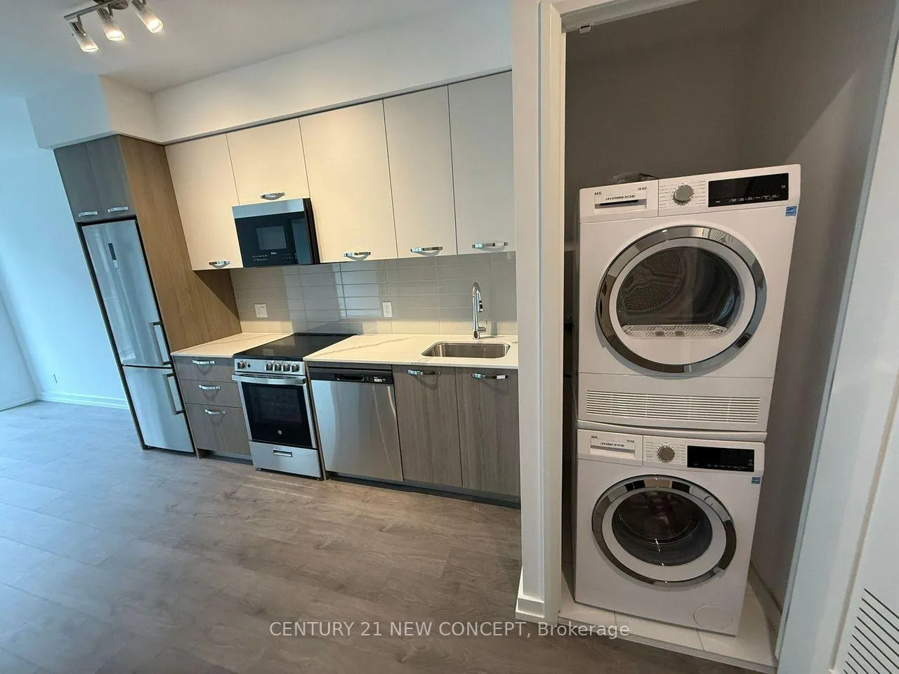 Photo 6 of Unit 416, 75 James Street S, Hamilton, Corktown — HOMEH