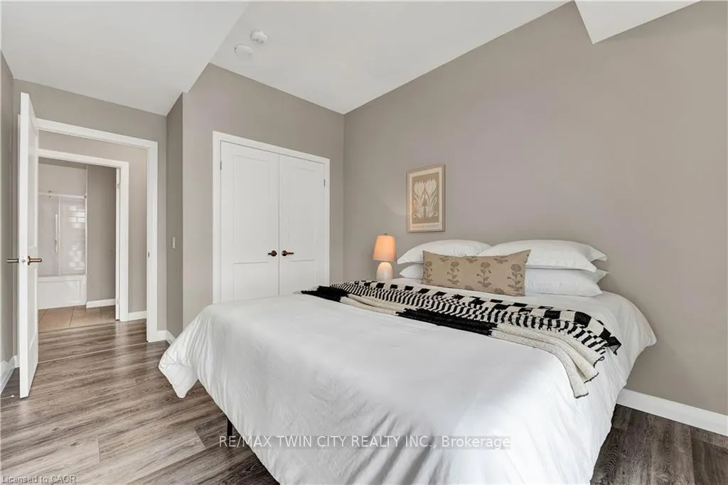 Photo 11 of Unit 2705, 60 Charles Street, Kitchener, City Commercial Core — HOMEH