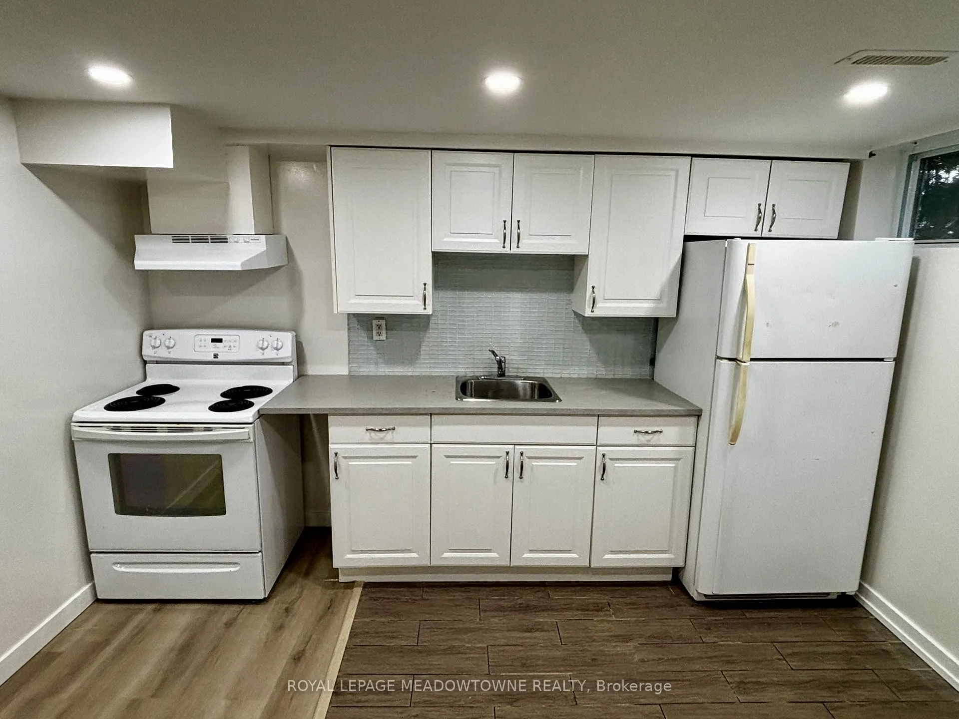 Photo 4 of Unit Basement B, 736 Sunnypoint Drive, Newmarket, Huron Heights-Leslie Valley — HOMEH