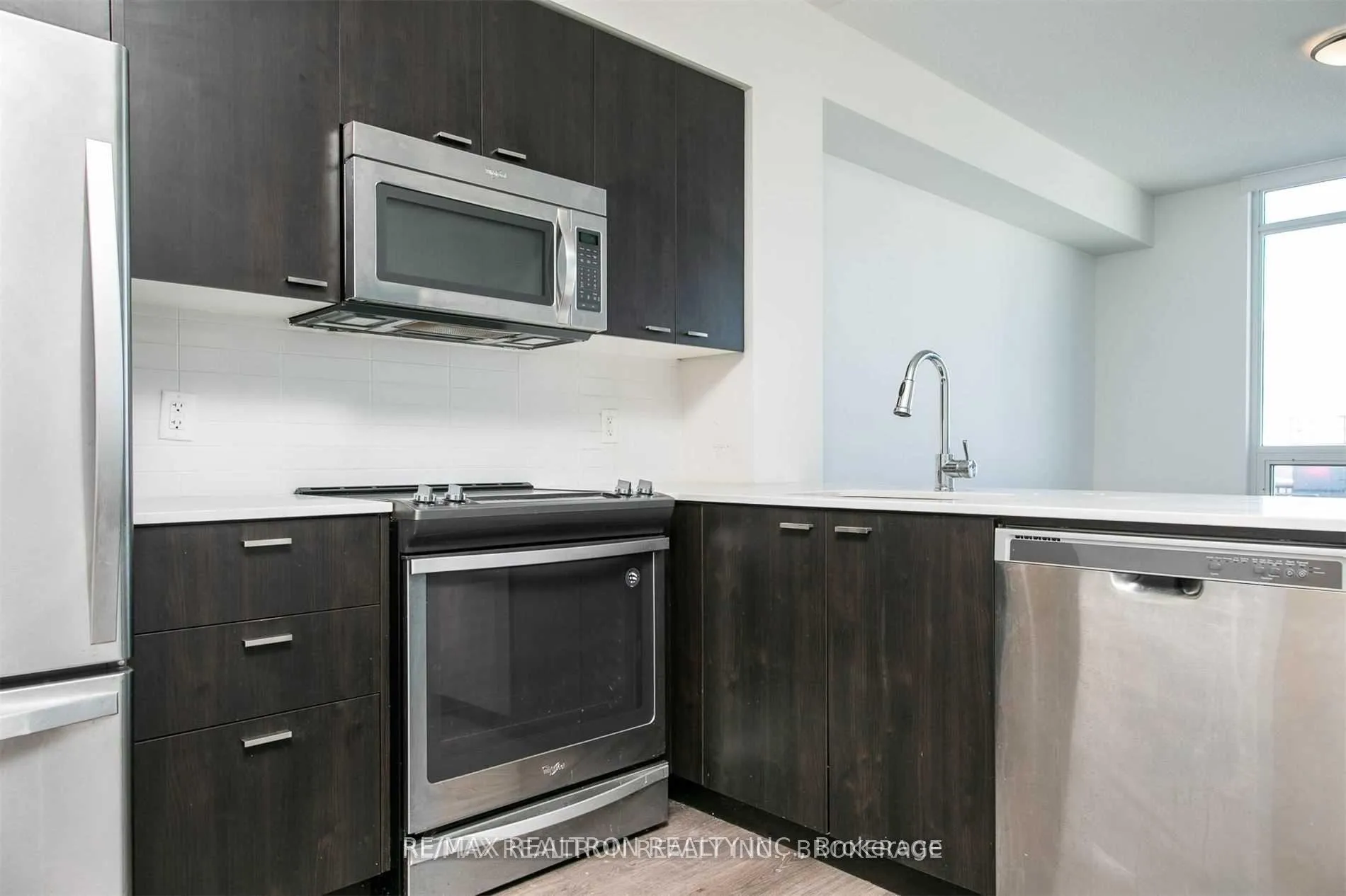 Photo 6 of Unit 1606, 30 Roehampton Avenue, Toronto, Mount Pleasant West — HOMEH