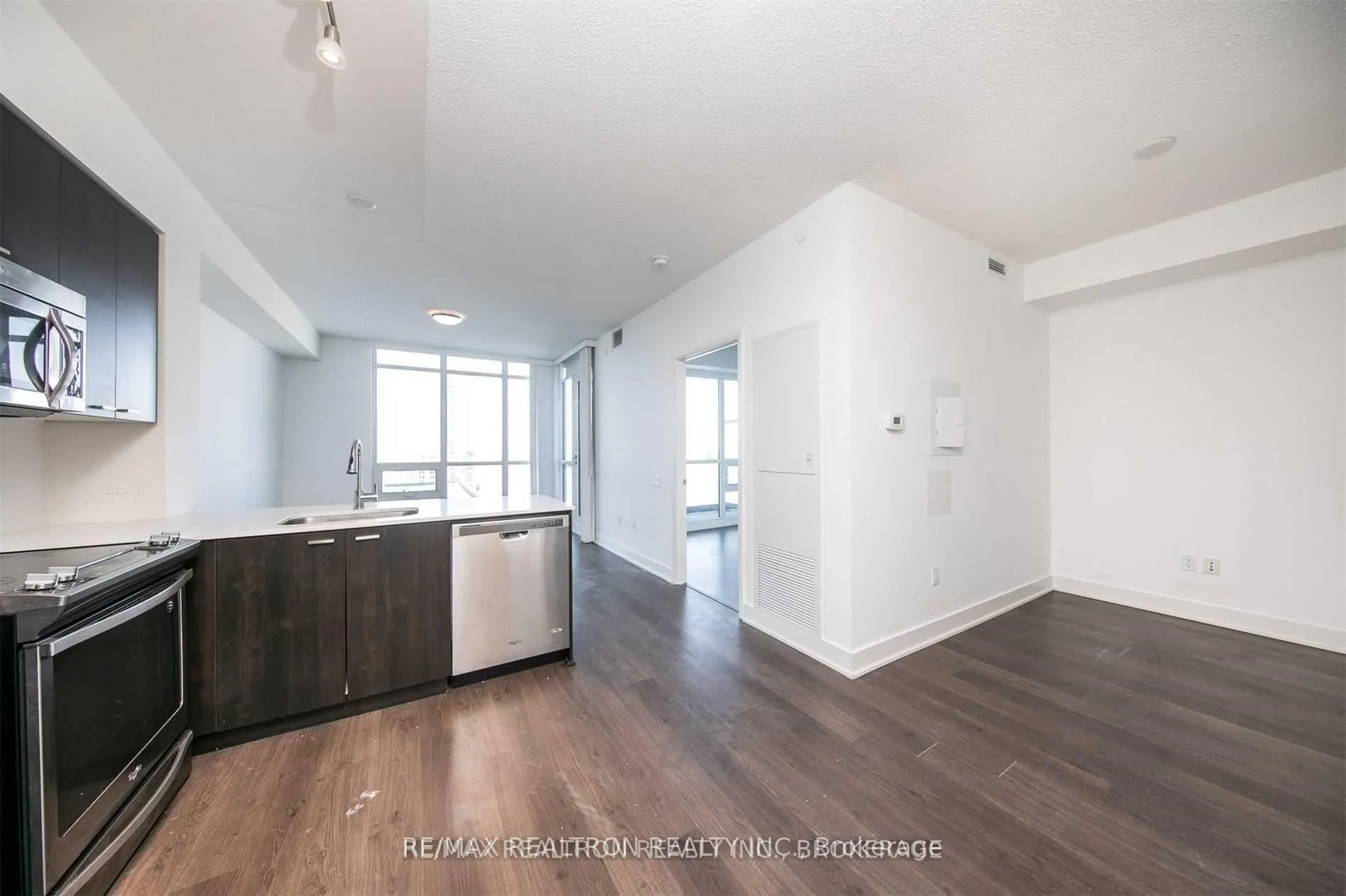 Photo 10 of Unit 1606, 30 Roehampton Avenue, Toronto, Mount Pleasant West — HOMEH