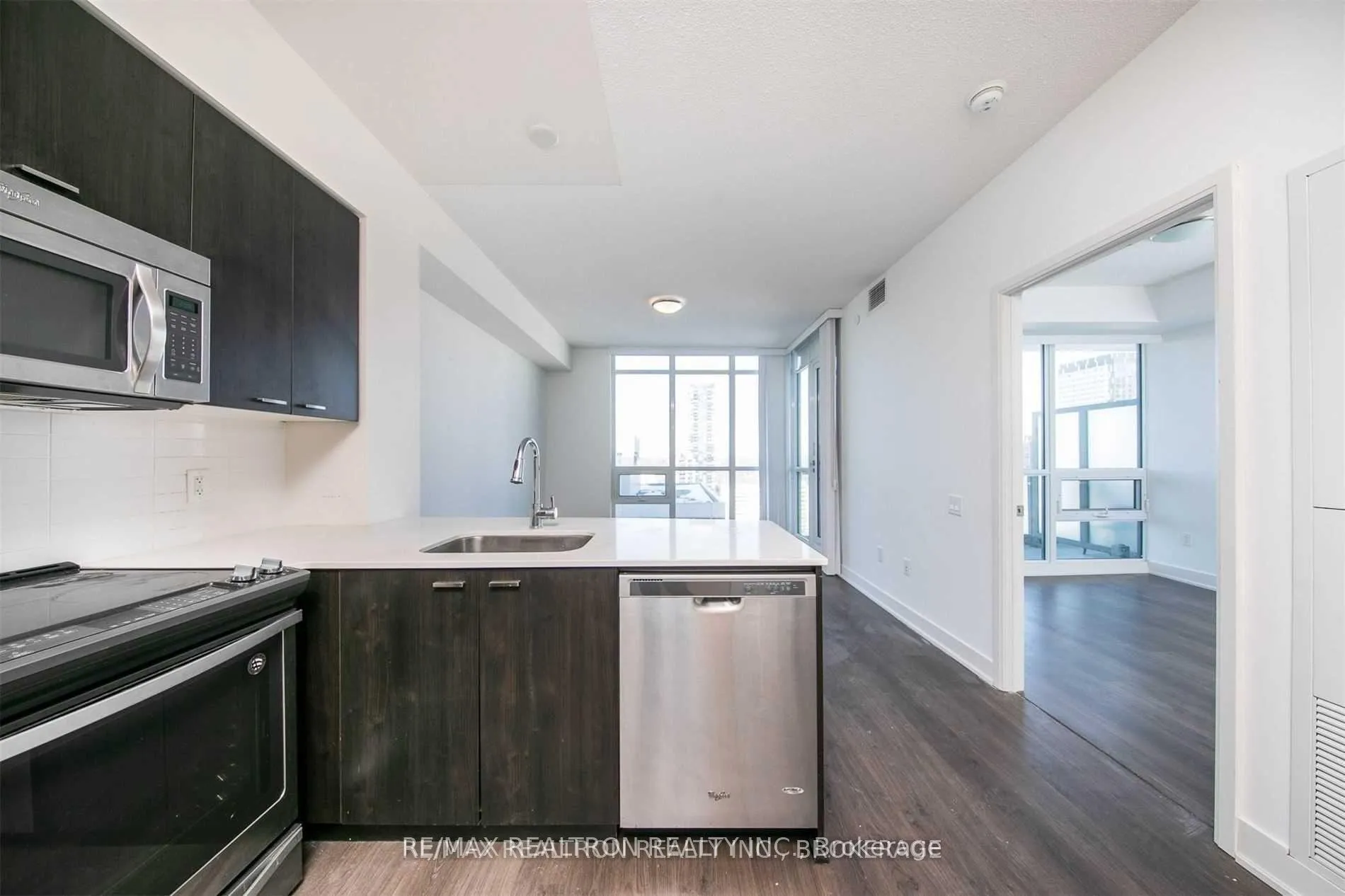 Photo 11 of Unit 1606, 30 Roehampton Avenue, Toronto, Mount Pleasant West — HOMEH