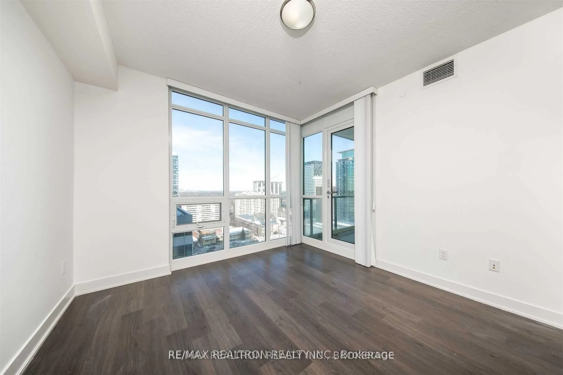 Photo 13 of Unit 1606, 30 Roehampton Avenue, Toronto, Mount Pleasant West — HOMEH