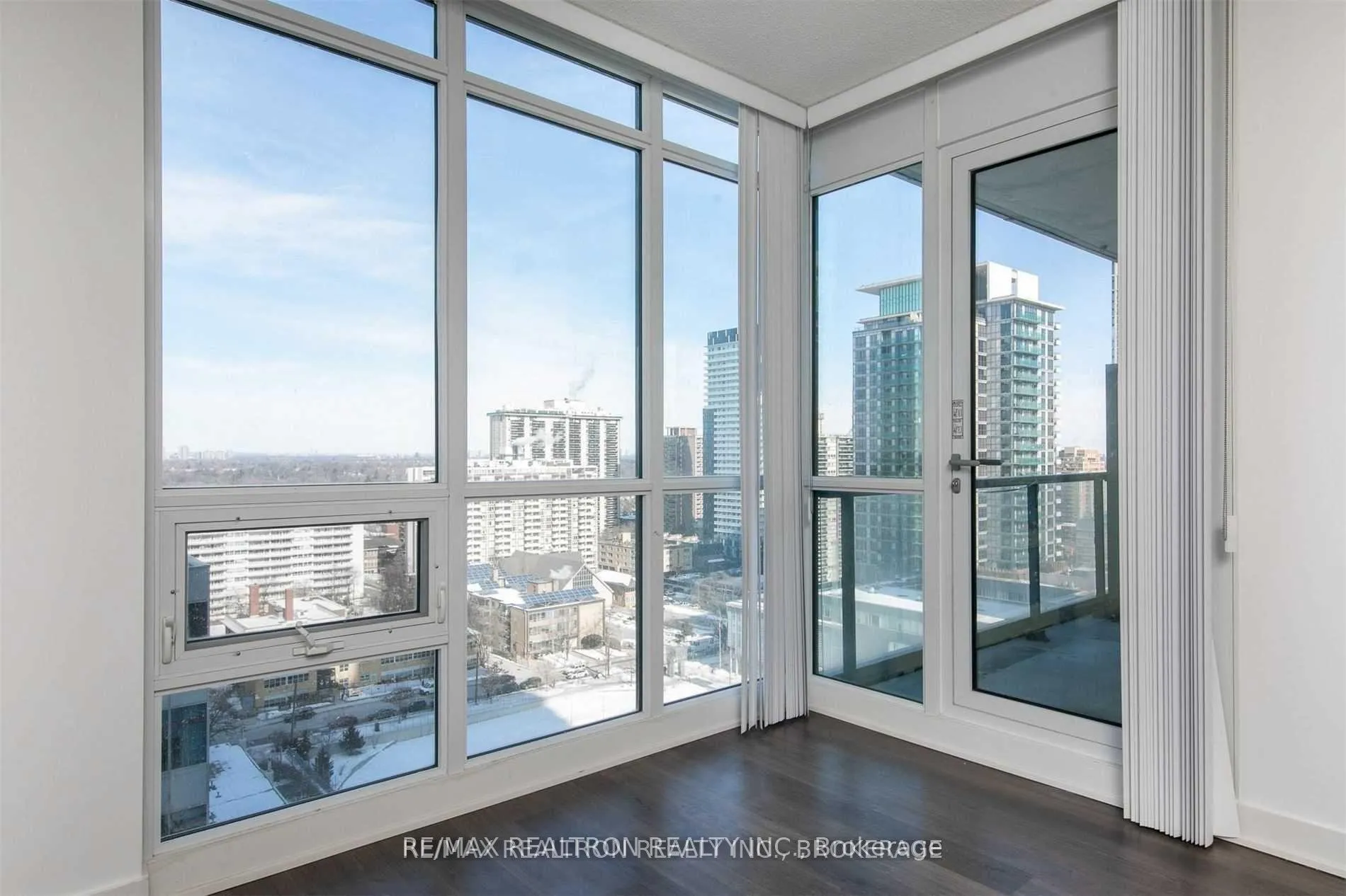 Photo 14 of Unit 1606, 30 Roehampton Avenue, Toronto, Mount Pleasant West — HOMEH