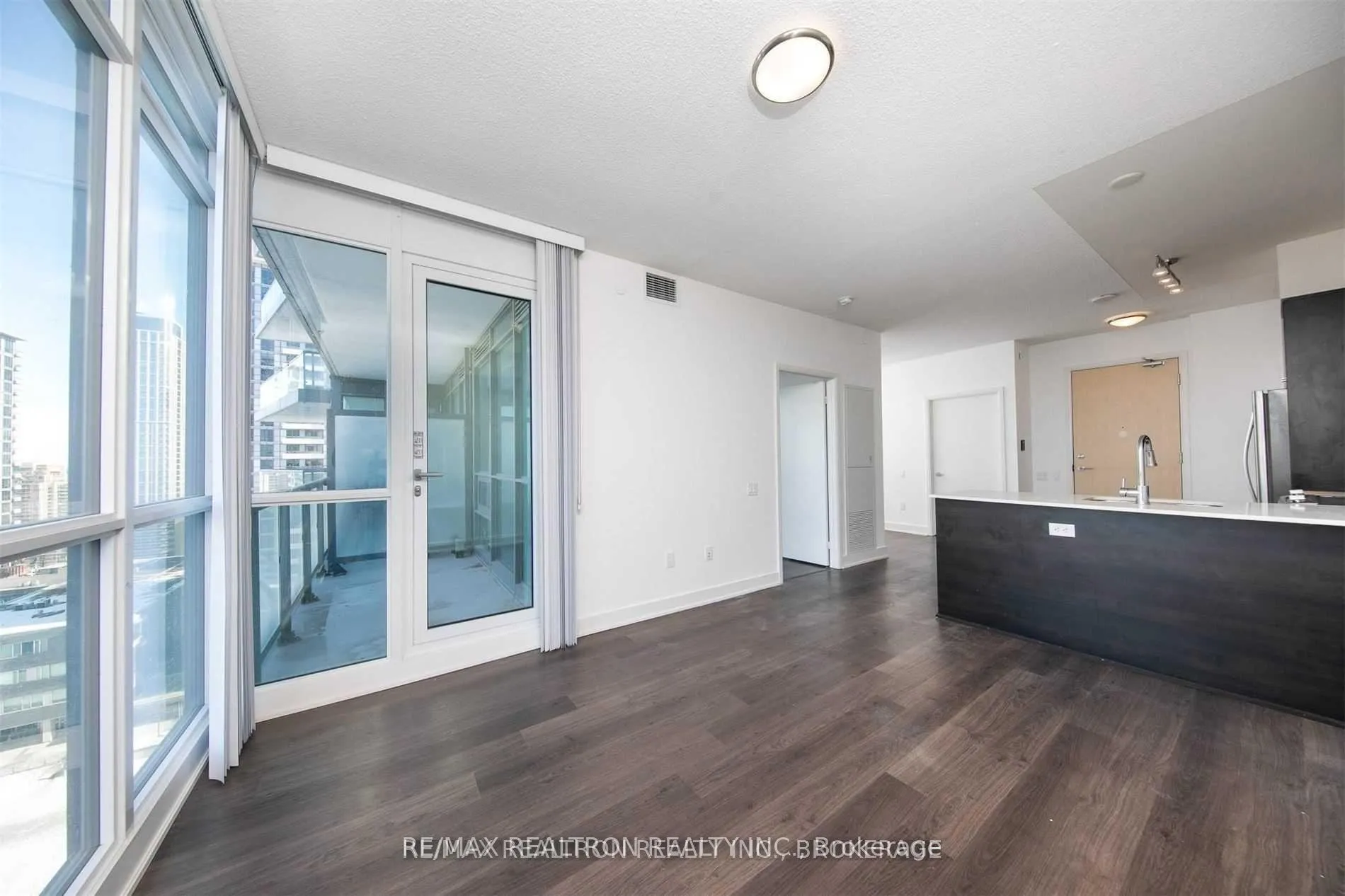 Photo 16 of Unit 1606, 30 Roehampton Avenue, Toronto, Mount Pleasant West — HOMEH