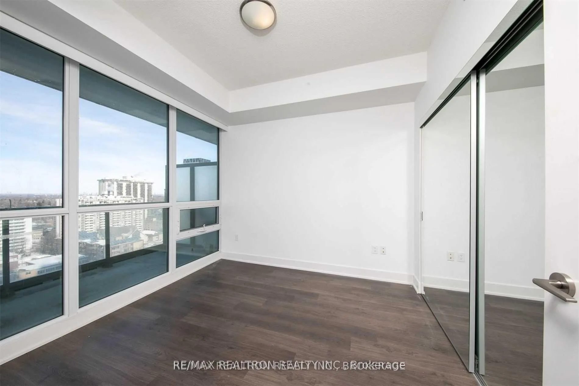 Photo 17 of Unit 1606, 30 Roehampton Avenue, Toronto, Mount Pleasant West — HOMEH