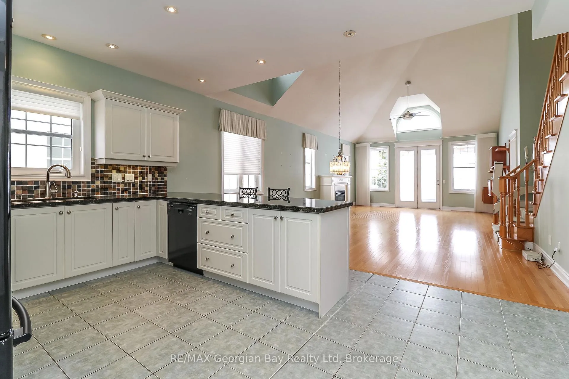 Photo 10 of 210 Wycliffe Cove, Tay, Victoria Harbour — HOMEH