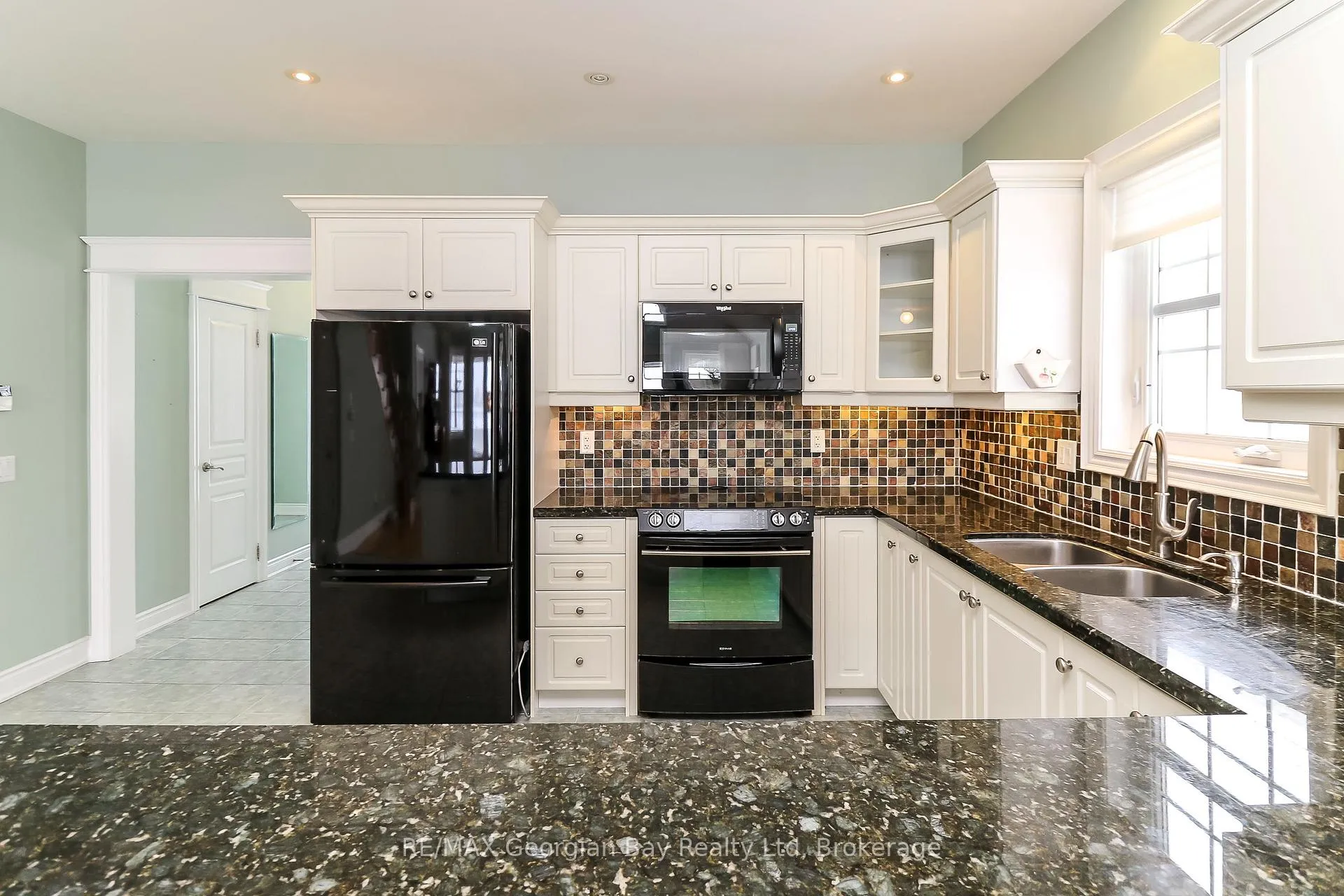 Photo 15 of 210 Wycliffe Cove, Tay, Victoria Harbour — HOMEH
