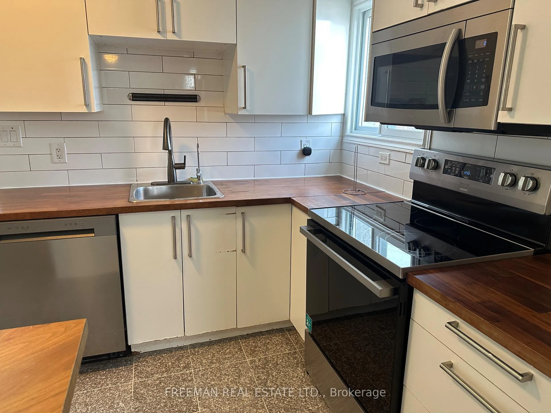 Photo 4 of Unit 3rd FL, 1022 Gerrard Street E, Toronto, South Riverdale — HOMEH