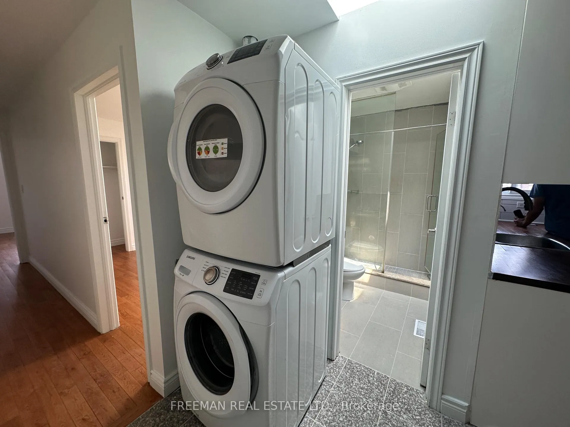 Photo 7 of Unit 3rd FL, 1022 Gerrard Street E, Toronto, South Riverdale — HOMEH