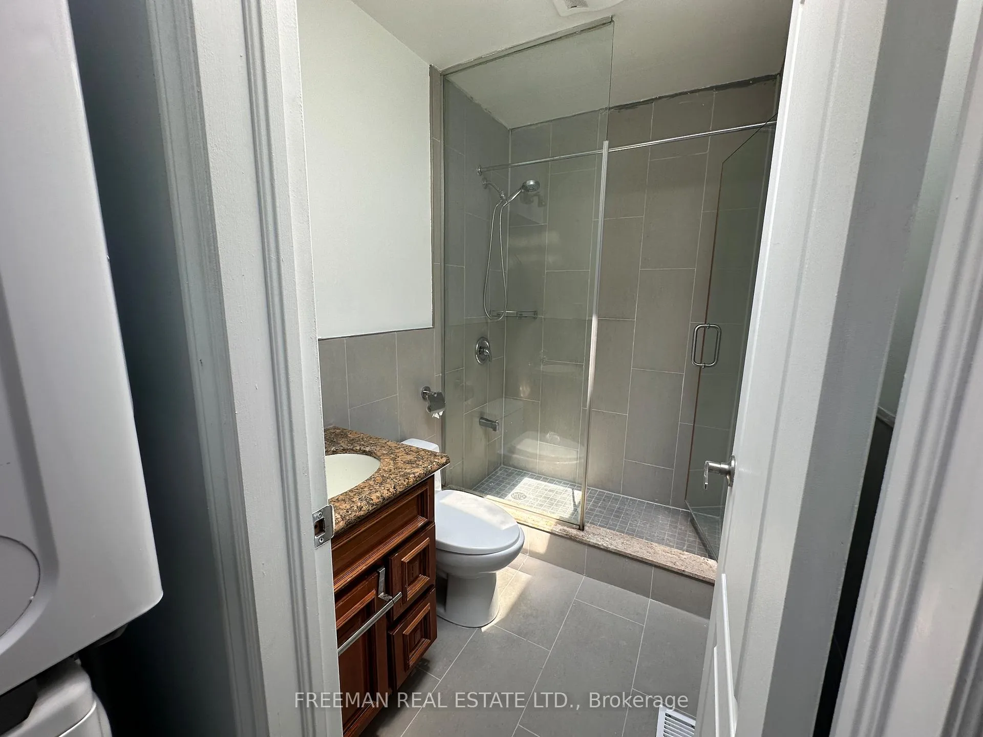 Photo 8 of Unit 3rd FL, 1022 Gerrard Street E, Toronto, South Riverdale — HOMEH