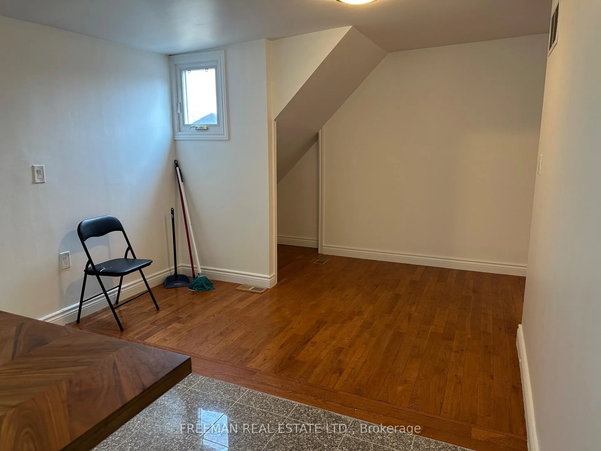 Photo 9 of Unit 3rd FL, 1022 Gerrard Street E, Toronto, South Riverdale — HOMEH