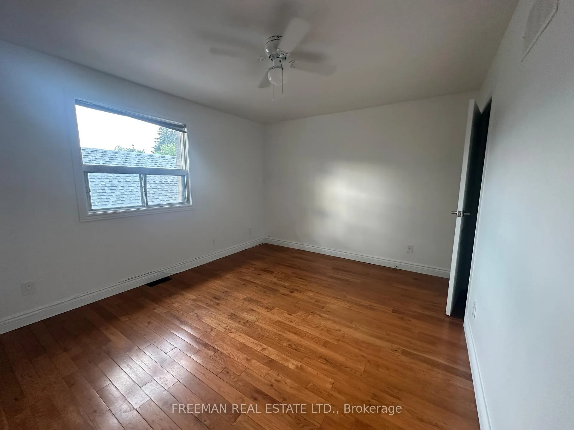 Photo 10 of Unit 3rd FL, 1022 Gerrard Street E, Toronto, South Riverdale — HOMEH