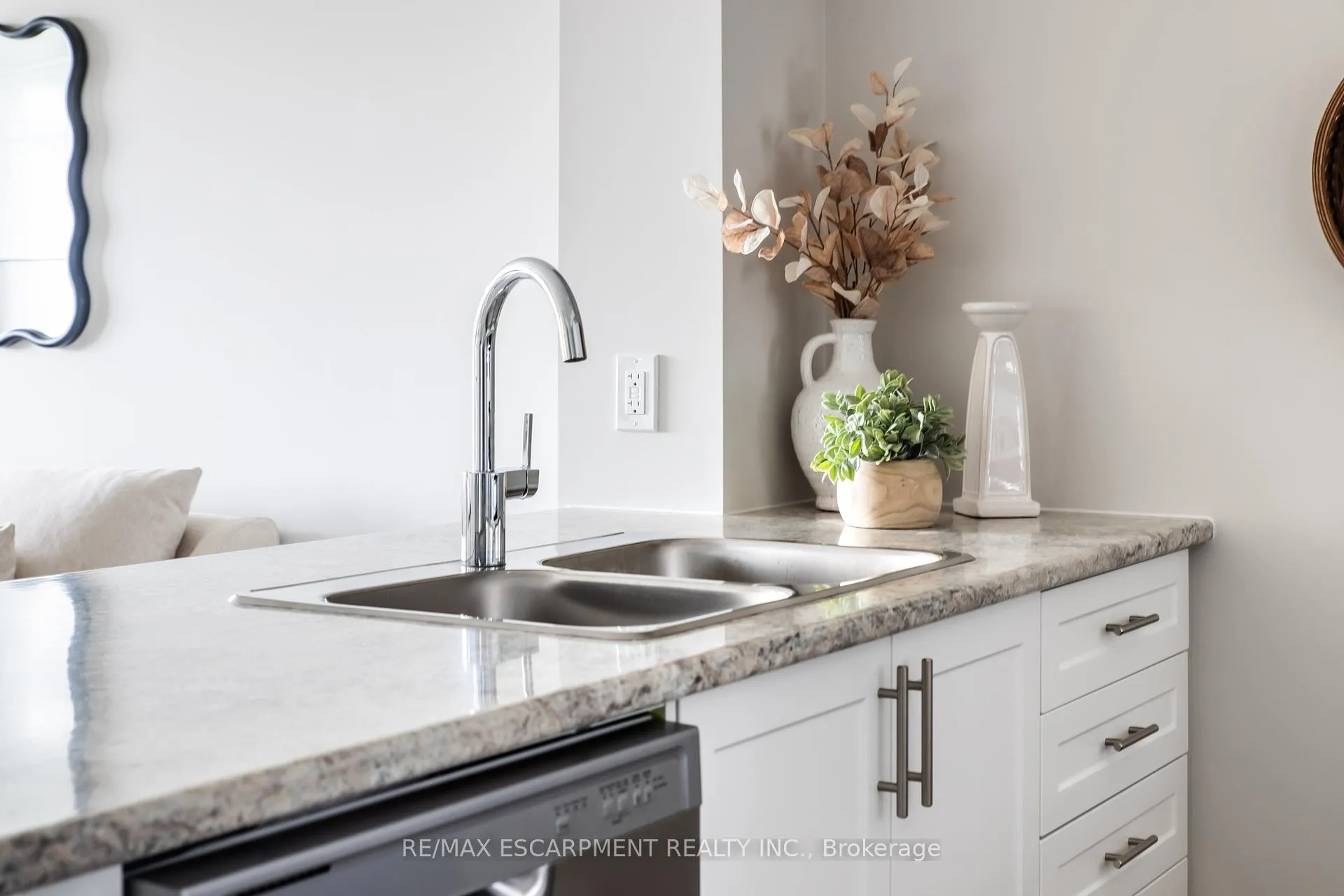 Photo 9 of Unit 504, 870 Queenston Road, Hamilton, Stoney Creek — HOMEH