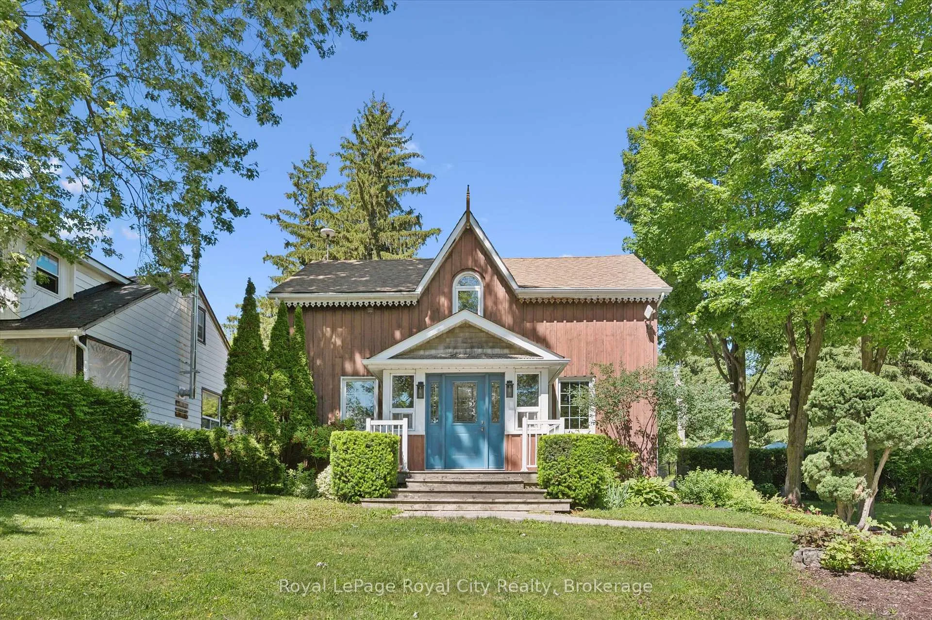 Front of 33 North Broadway Street