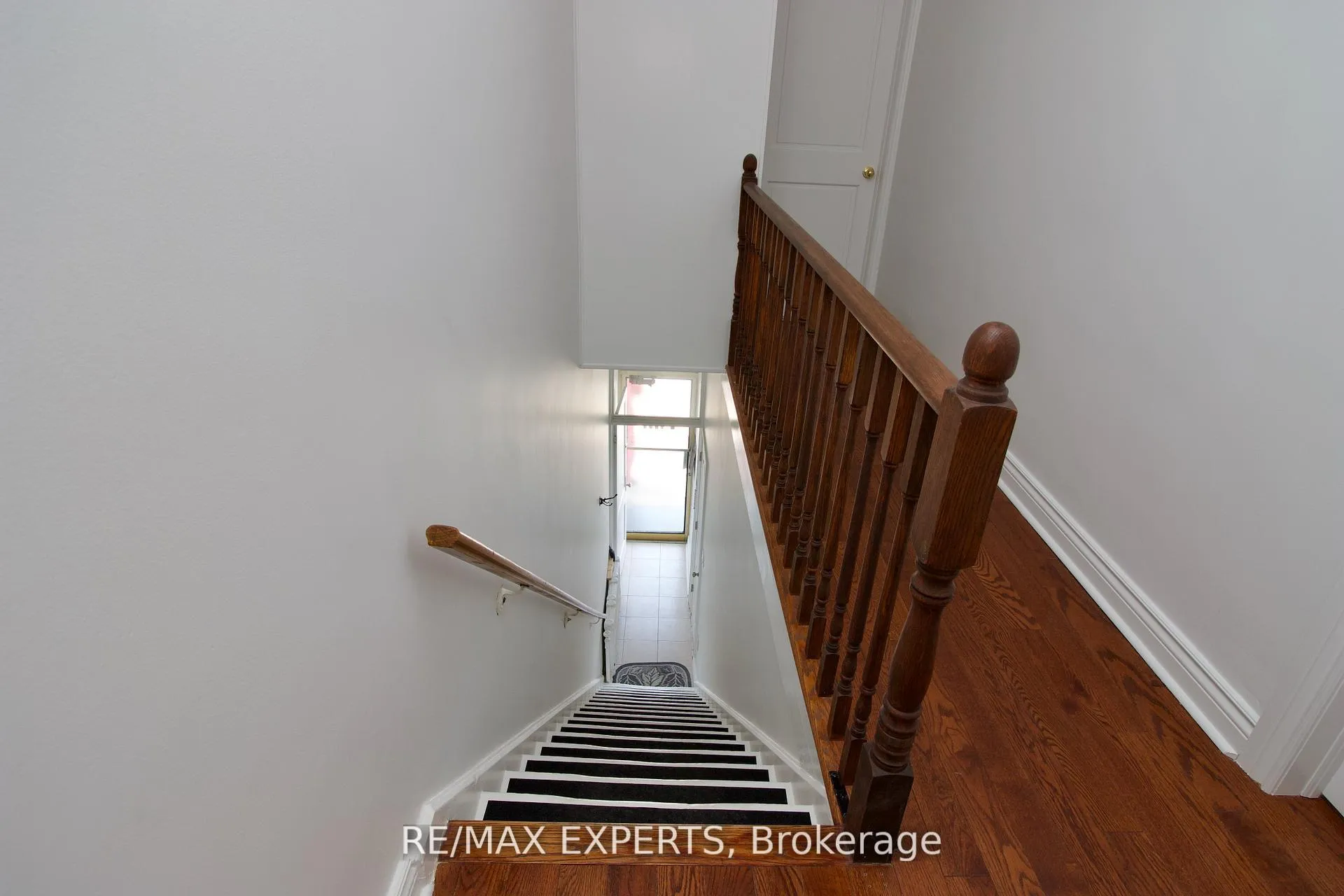Photo 3 of 128 Baycliffe Crescent, Brampton, Northwest Brampton — HOMEH