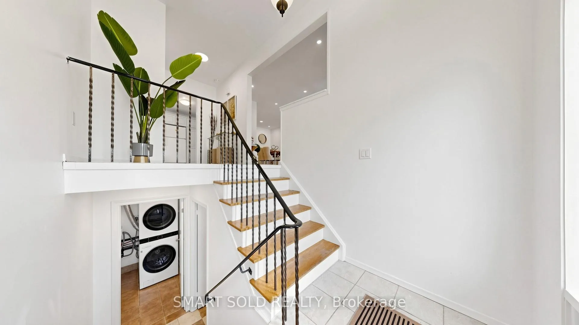 Photo 3 of 20 Bedle Avenue, North York, Hillcrest Village — HOMEH