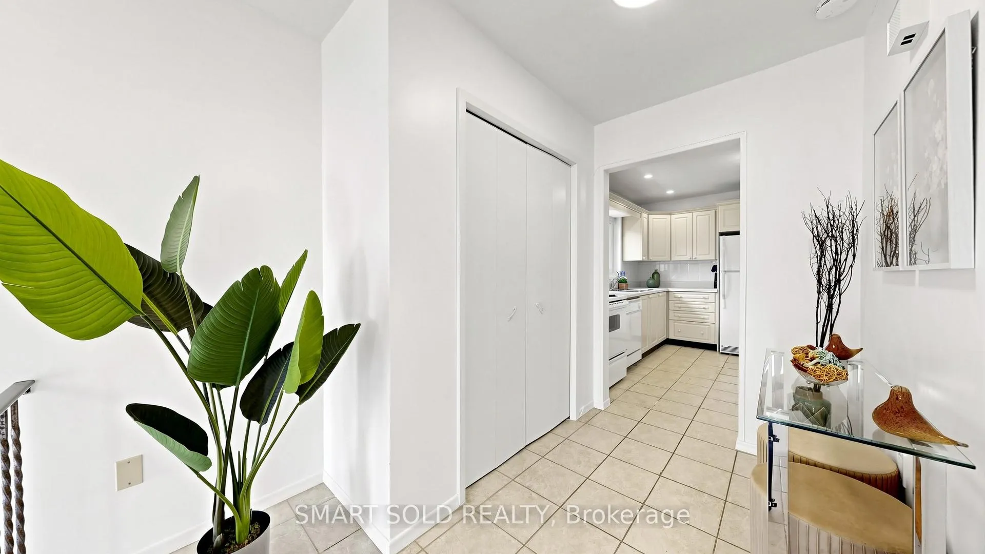 Photo 4 of 20 Bedle Avenue, North York, Hillcrest Village — HOMEH