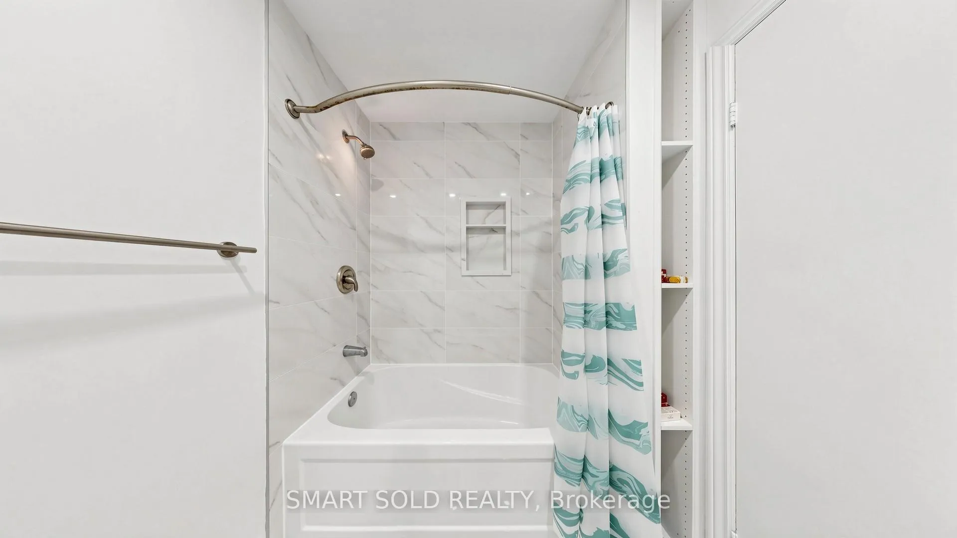 Photo 18 of 20 Bedle Avenue, North York, Hillcrest Village — HOMEH