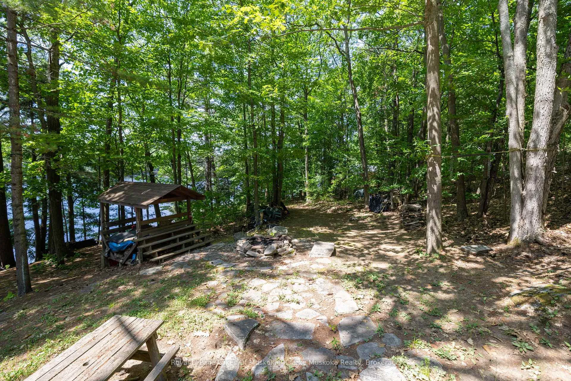 Photo 25 of 41 Miller Island, Gravenhurst, Muskoka (S) — HOMEH