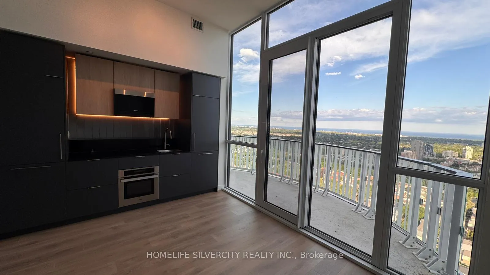 Photo 3 of Unit 3202, 1 Fairview Road, Mississauga, Mississauga Valleys — HOMEH