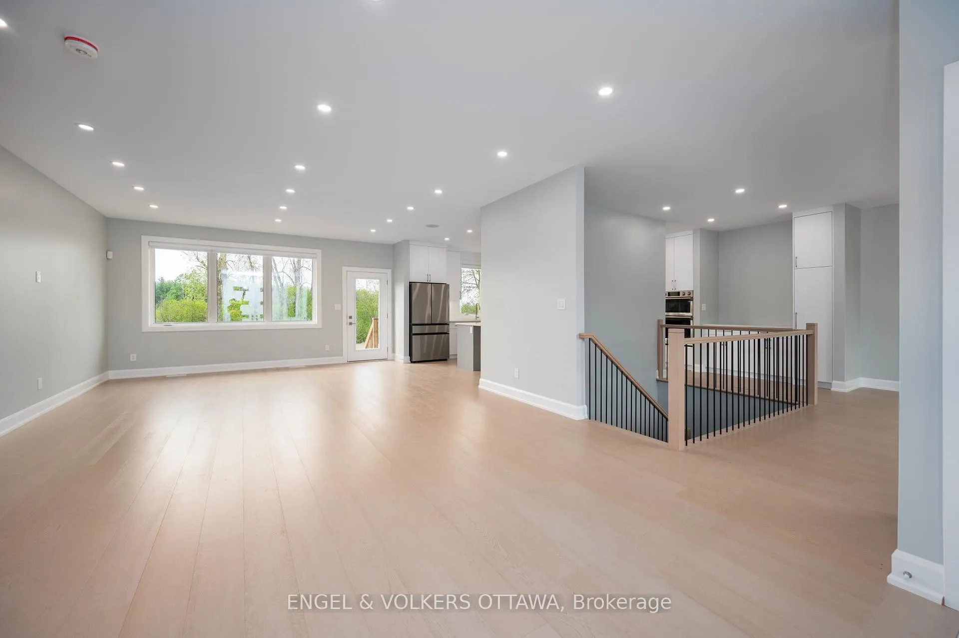 Photo 3 of 424 Ginger Crescent, Ottawa, Metcalfe — HOMEH
