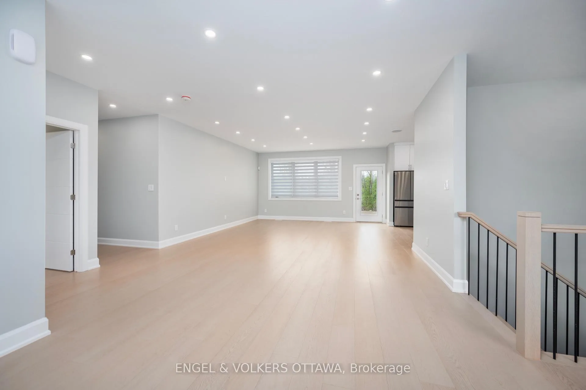 Photo 4 of 424 Ginger Crescent, Ottawa, Metcalfe — HOMEH