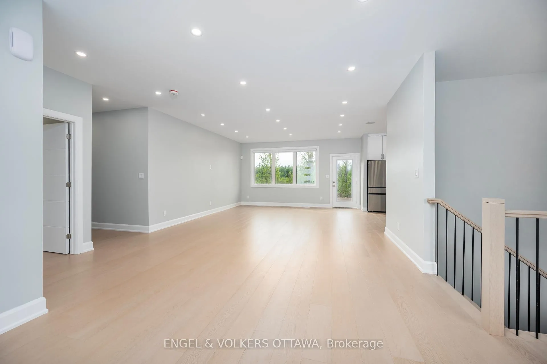 Photo 5 of 424 Ginger Crescent, Ottawa, Metcalfe — HOMEH