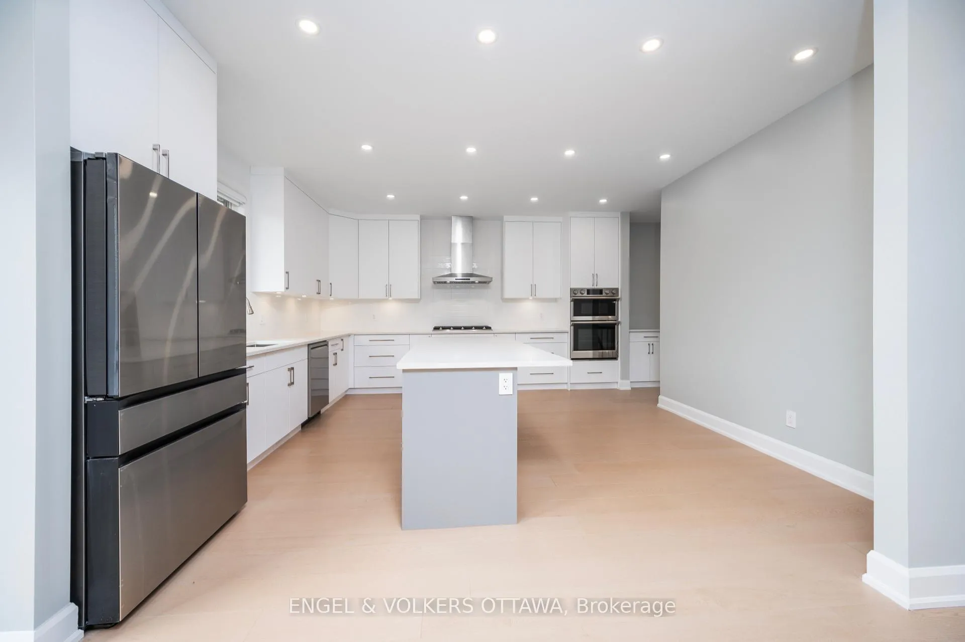 Photo 10 of 424 Ginger Crescent, Ottawa, Metcalfe — HOMEH