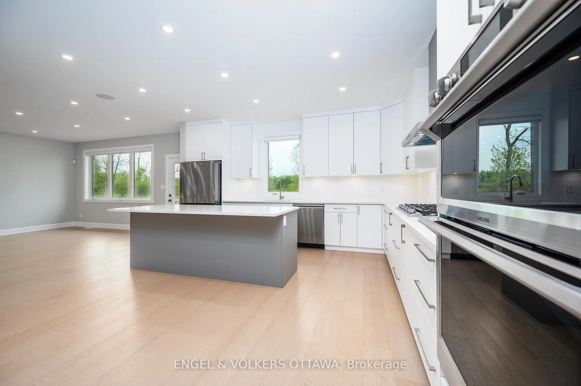 Photo 12 of 424 Ginger Crescent, Ottawa, Metcalfe — HOMEH