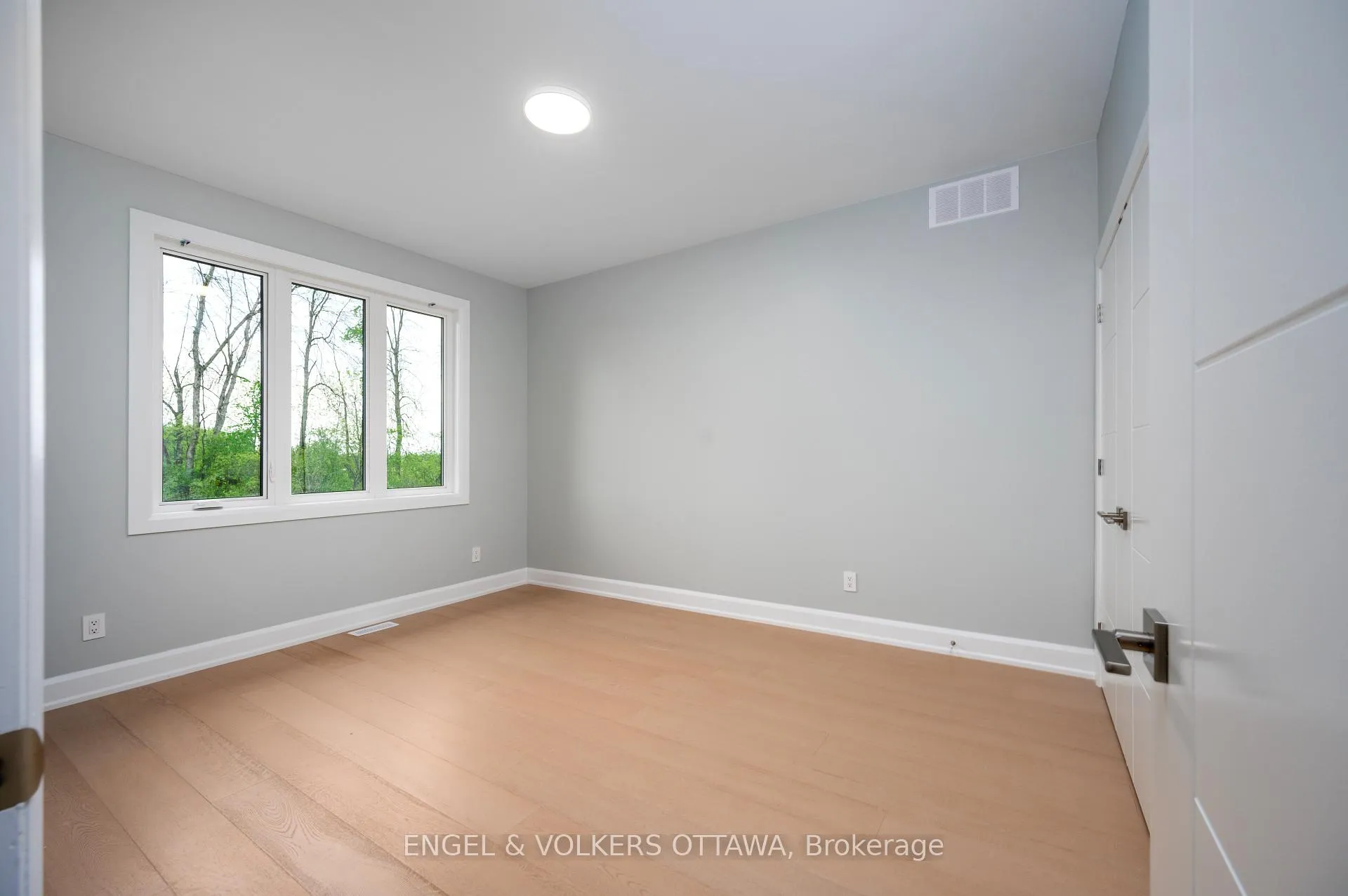 Photo 19 of 424 Ginger Crescent, Ottawa, Metcalfe — HOMEH