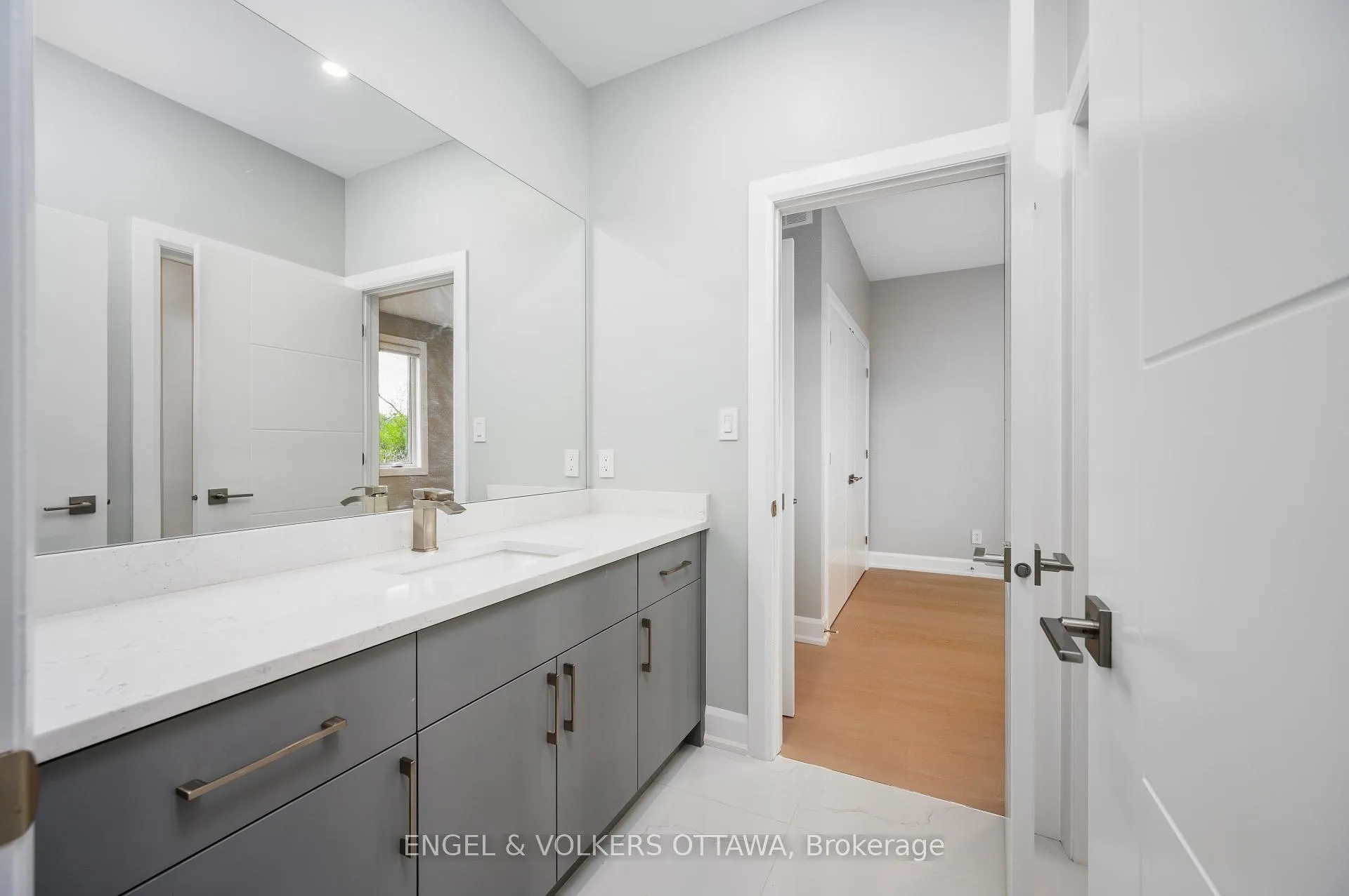 Photo 22 of 424 Ginger Crescent, Ottawa, Metcalfe — HOMEH