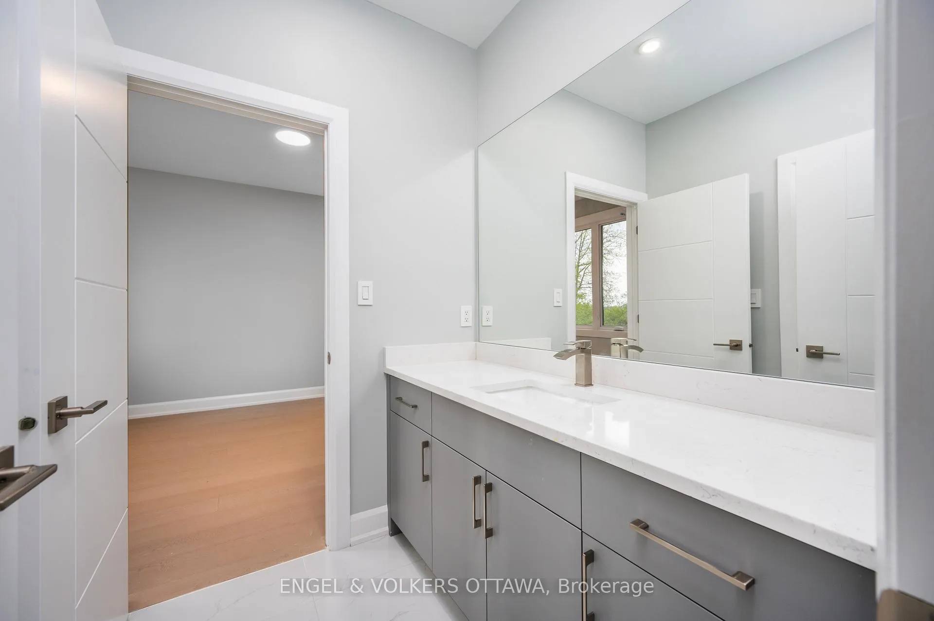 Photo 23 of 424 Ginger Crescent, Ottawa, Metcalfe — HOMEH