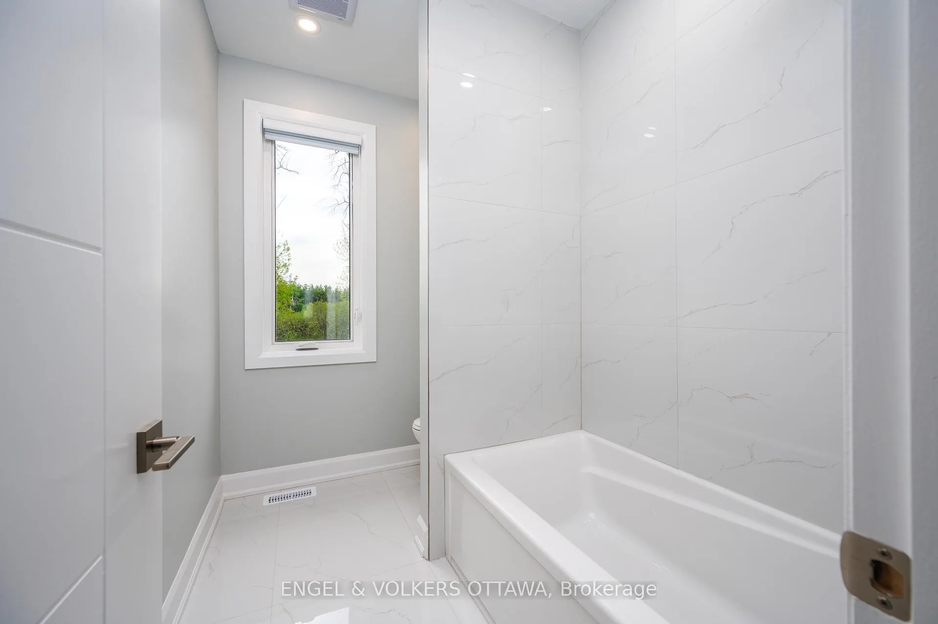 Photo 24 of 424 Ginger Crescent, Ottawa, Metcalfe — HOMEH