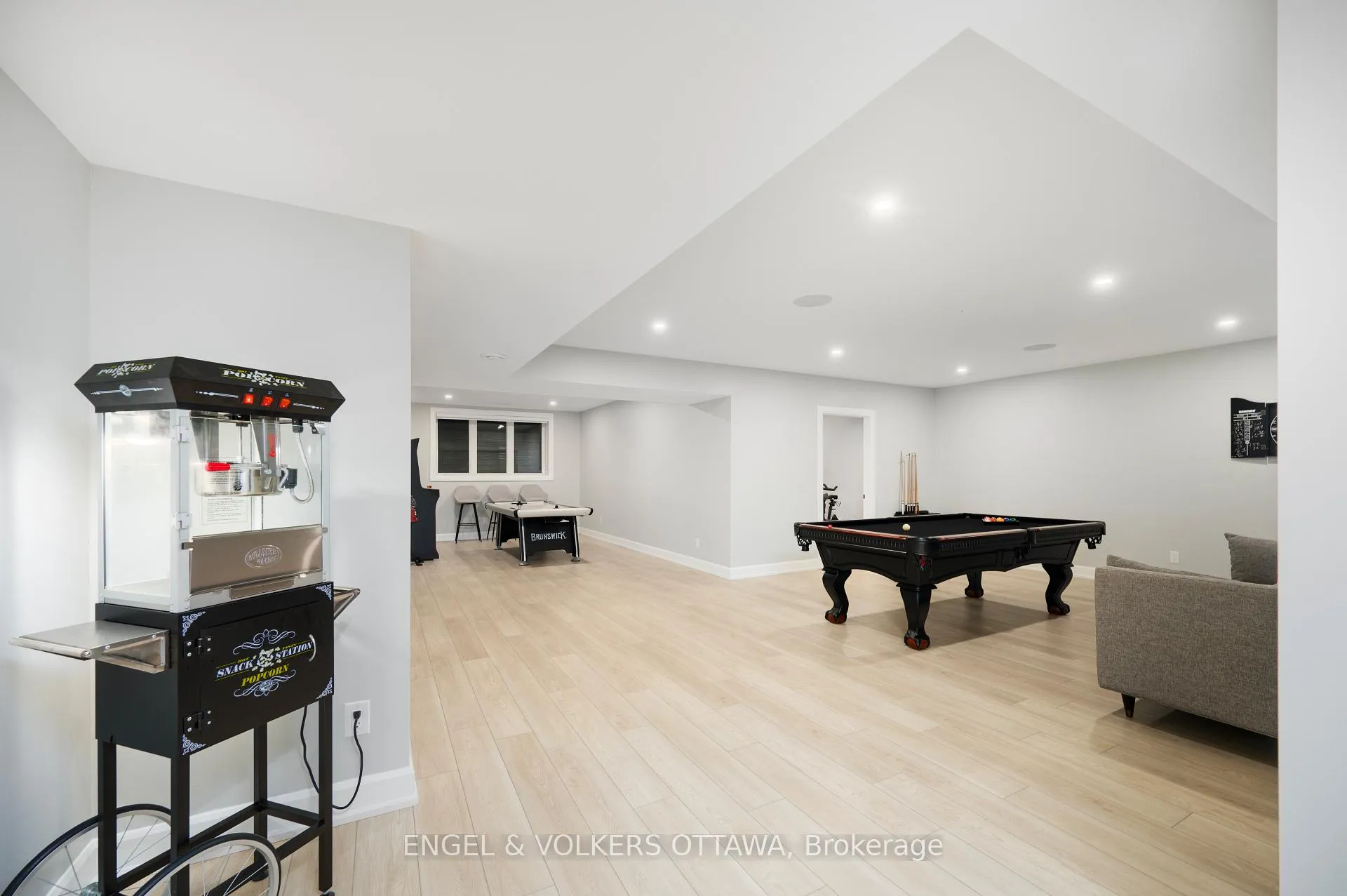 Photo 34 of 424 Ginger Crescent, Ottawa, Metcalfe — HOMEH