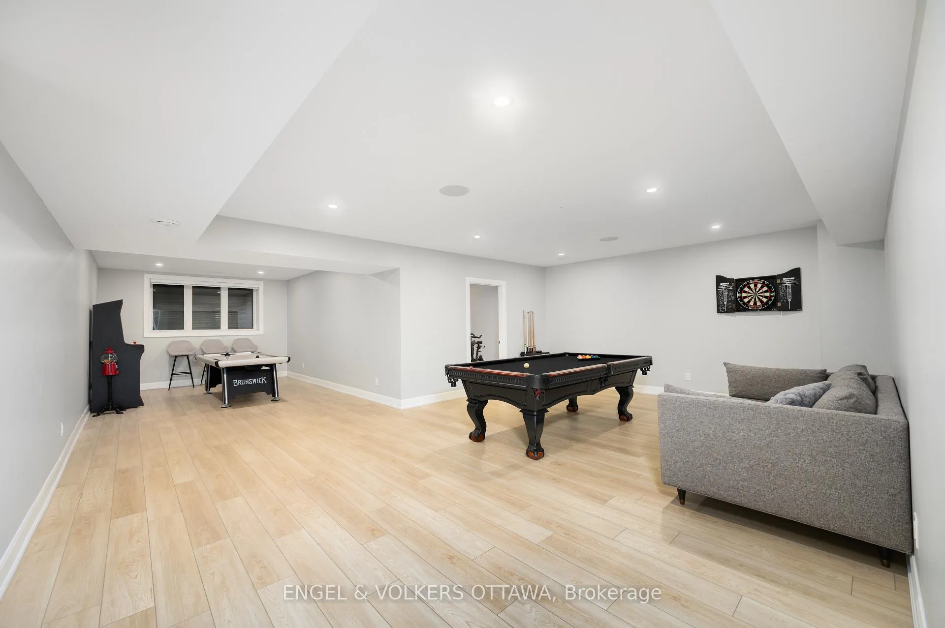 Photo 35 of 424 Ginger Crescent, Ottawa, Metcalfe — HOMEH