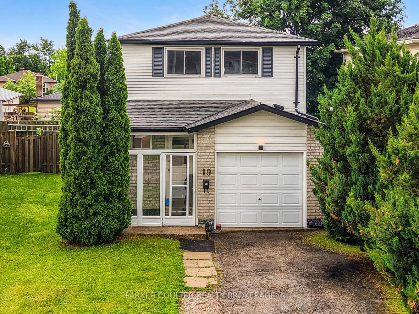 Photo 2 of 19 Corbett Drive, Barrie, Grove East — HOMEH