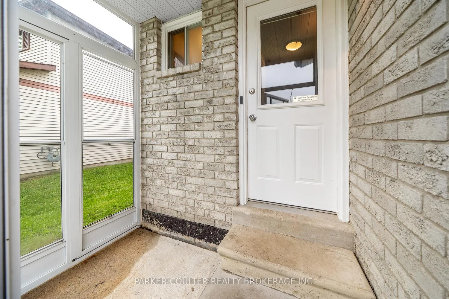 Photo 4 of 19 Corbett Drive, Barrie, Grove East — HOMEH