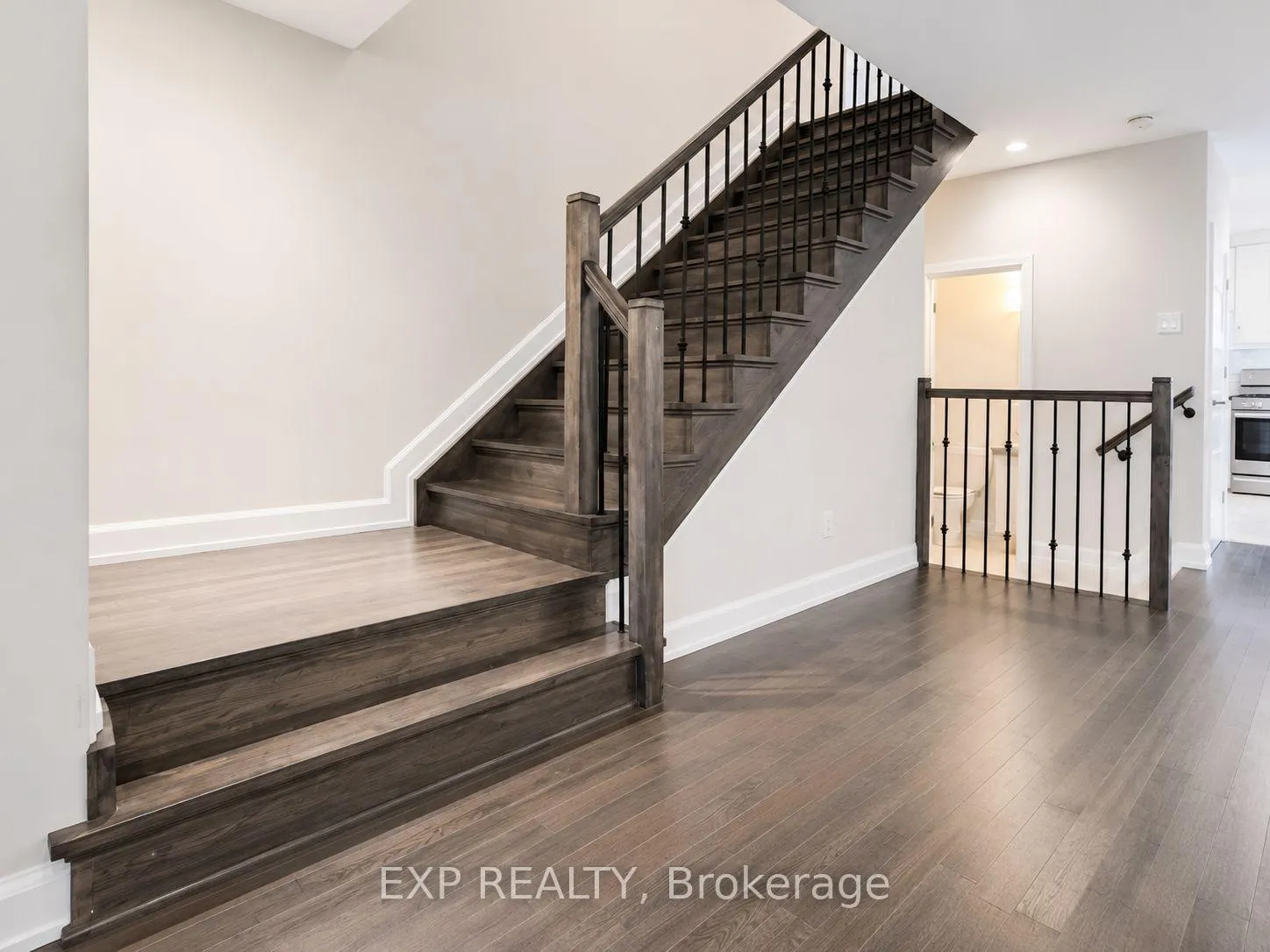 Photo 3 of 528 Lucent Street, Russell, Village of Russell — HOMEH