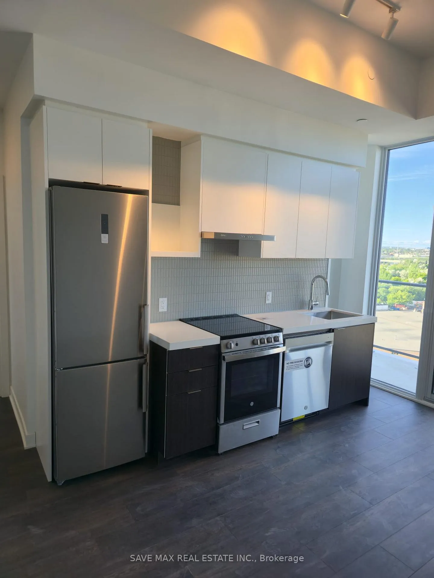 Photo 4 of Unit 1221, 6 Flavelle Trail, Vaughan, Steeles West Industrial — HOMEH