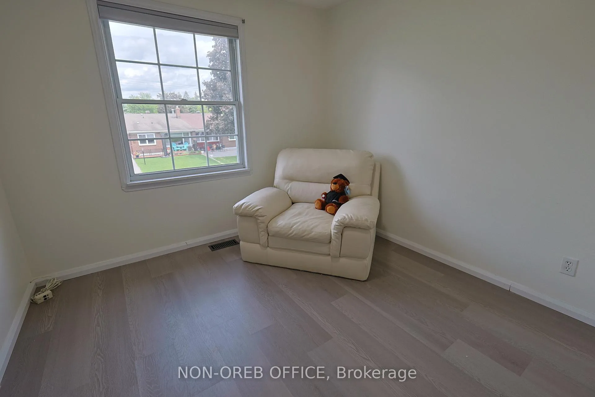 Photo 10 of 12 Downsview Crescent, Ottawa, Tanglewood — HOMEH