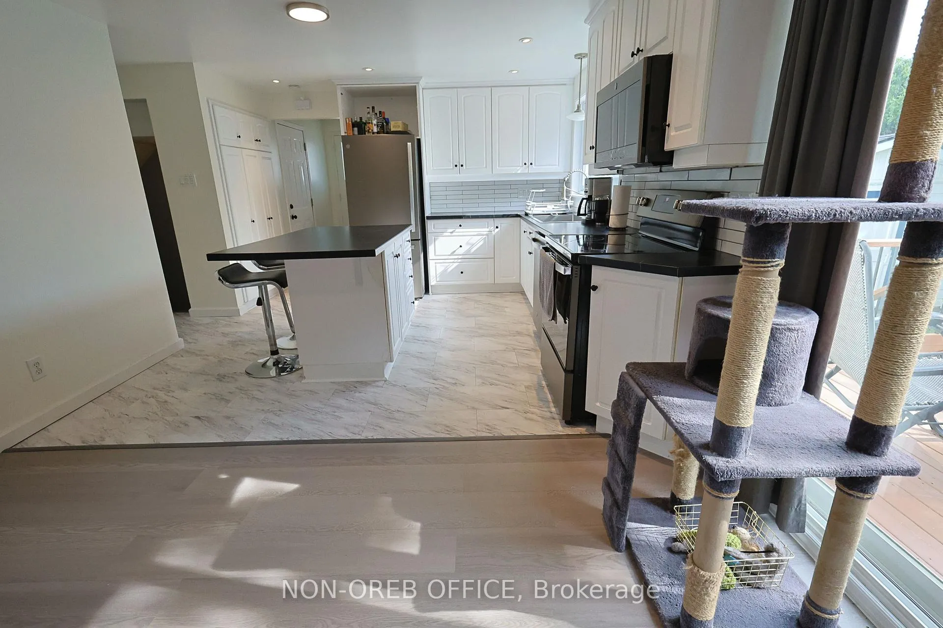 Photo 17 of 12 Downsview Crescent, Ottawa, Tanglewood — HOMEH